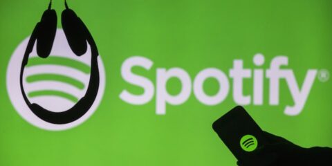 شركة Spotify تبدأ إختباراتها لأول جهاز ذكي يتصل بالسيارات 2