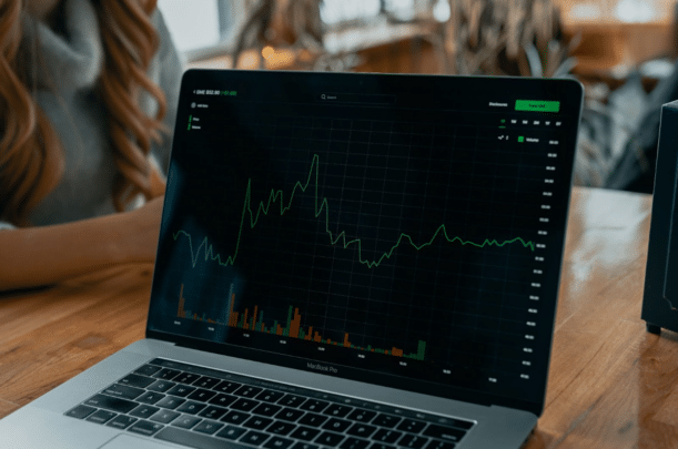 خطوات بسيطة لشراء الأسهم وكيفية البدء في التداول وبناء محفظتك الاستثمارية